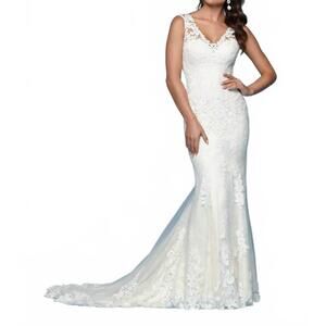 NEW DAVINCI BRIDAL lace appliqued wedding gown in ivory